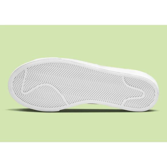 WMNS) Nike Blazer Low Platform Low-Top Sneakers White DJ0292-105 Nike Blazer Low Platform (Womens Size 11) Shoes DJ0292 102 White